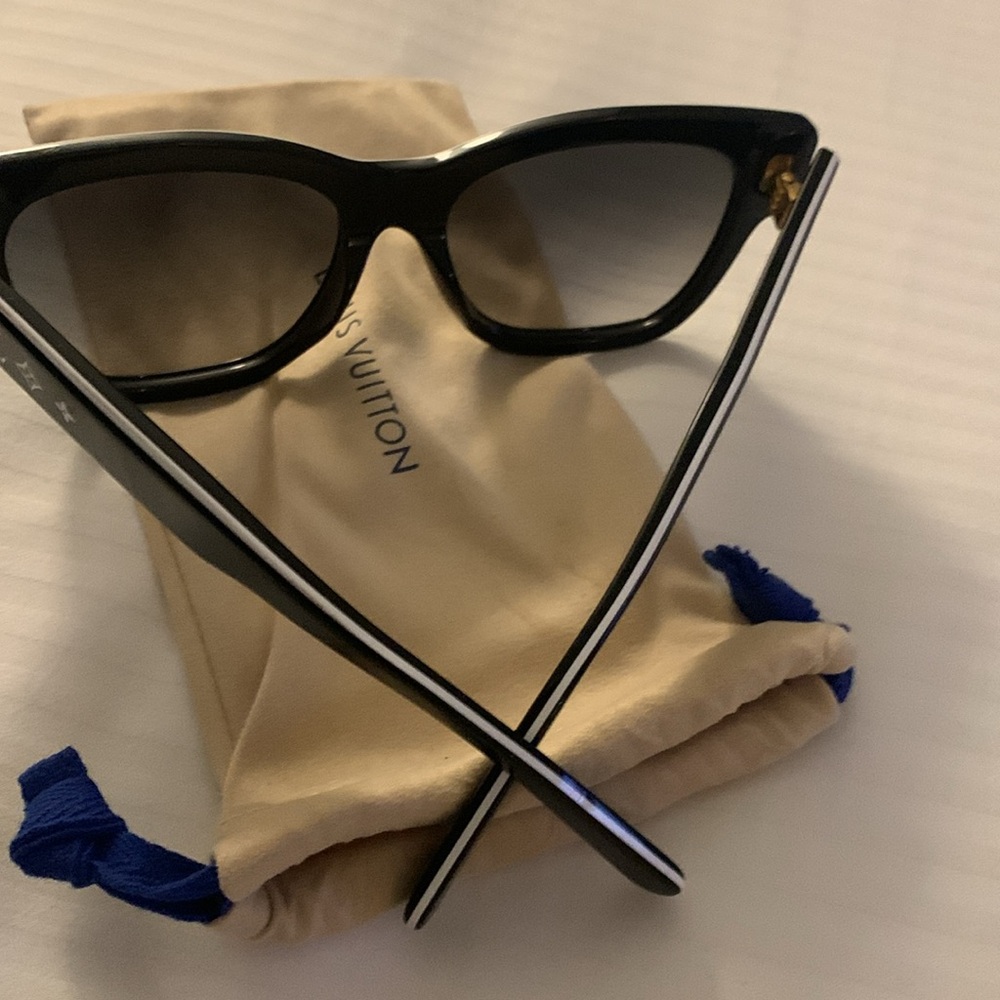 Authentic Black Sunglasses Louis Vuitton, must have! New collection, sold out!